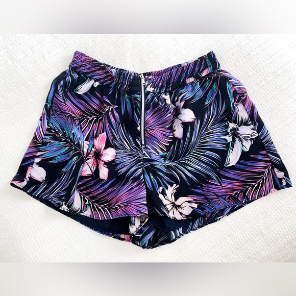 Dynamite Tropical Print Zipper Shorts – Size XS, Purple, Pink, Navy Blue - Picture 2 of 7